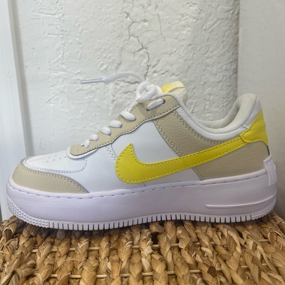Nike Air Force 1 - Picture 3 of 10